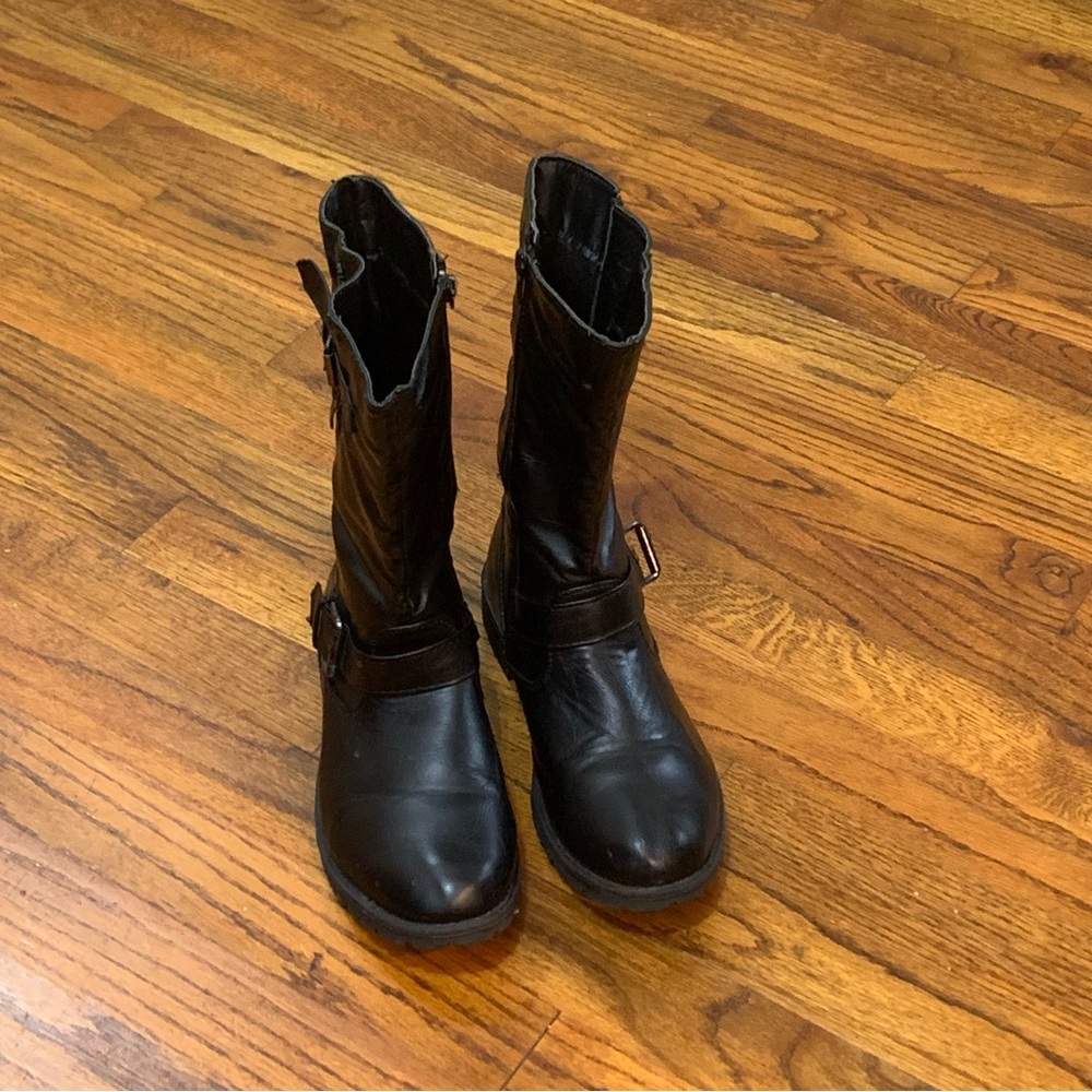ShoeVibe Brooklyn Mid-Calf Black Boots
Ladies Teen Size 6.5
Smoke Free Home
Bund